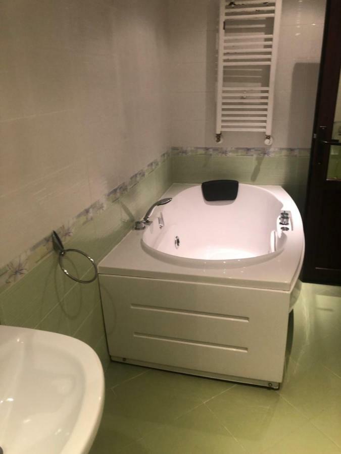 Hotel White House Kŭrdzhali Esterno foto